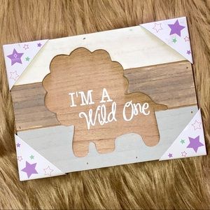 I’m A Wild One” Lion Wood Plaque/Kid’s Room Decor!! (Stands OR hangs)!! BNWT!!